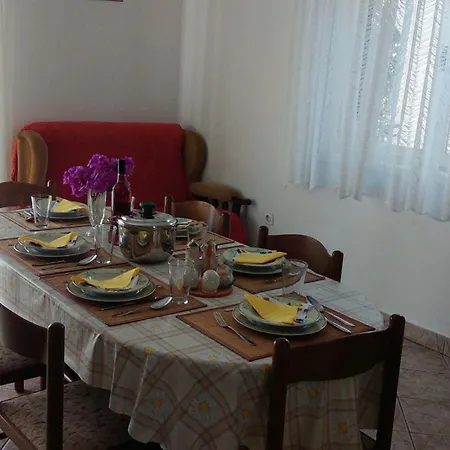 Apartment Neva Primosten